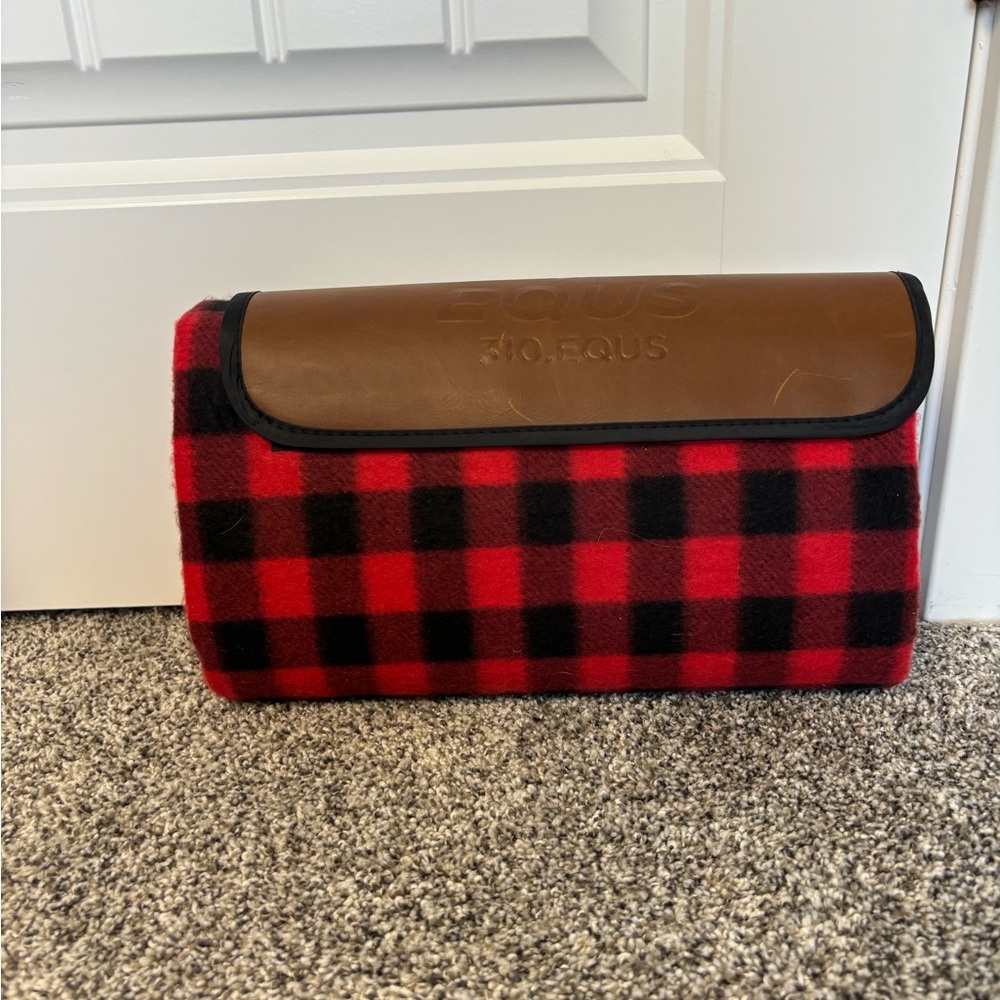 Equs 310. Fold Up Blanket